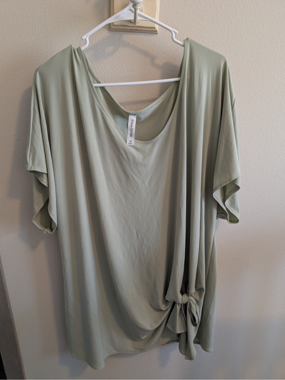 Zenana Women's 3x Mint Green Tie Front Short Sleeve Flowy Top EUC Boho Casual